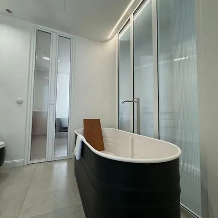 Maison Lyo - Luxueuse - King Size & Baignoire *